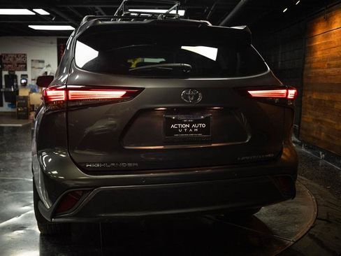 Used 2024 Toyota Highlander Limited AWD/4WD image 6