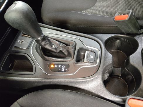 Used 2019 Jeep Cherokee Latitude w/ Popular Appearance Group image 26