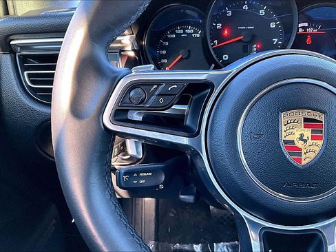Used 2020 Porsche Macan image 20