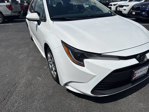 Used 2025 Toyota Corolla LE FWD image 28
