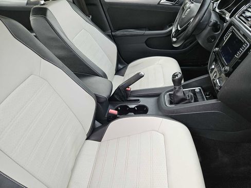 Used 2016 Volkswagen Jetta Sport image 14