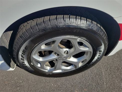 Used 2023 Chrysler Pacifica Limited image 10