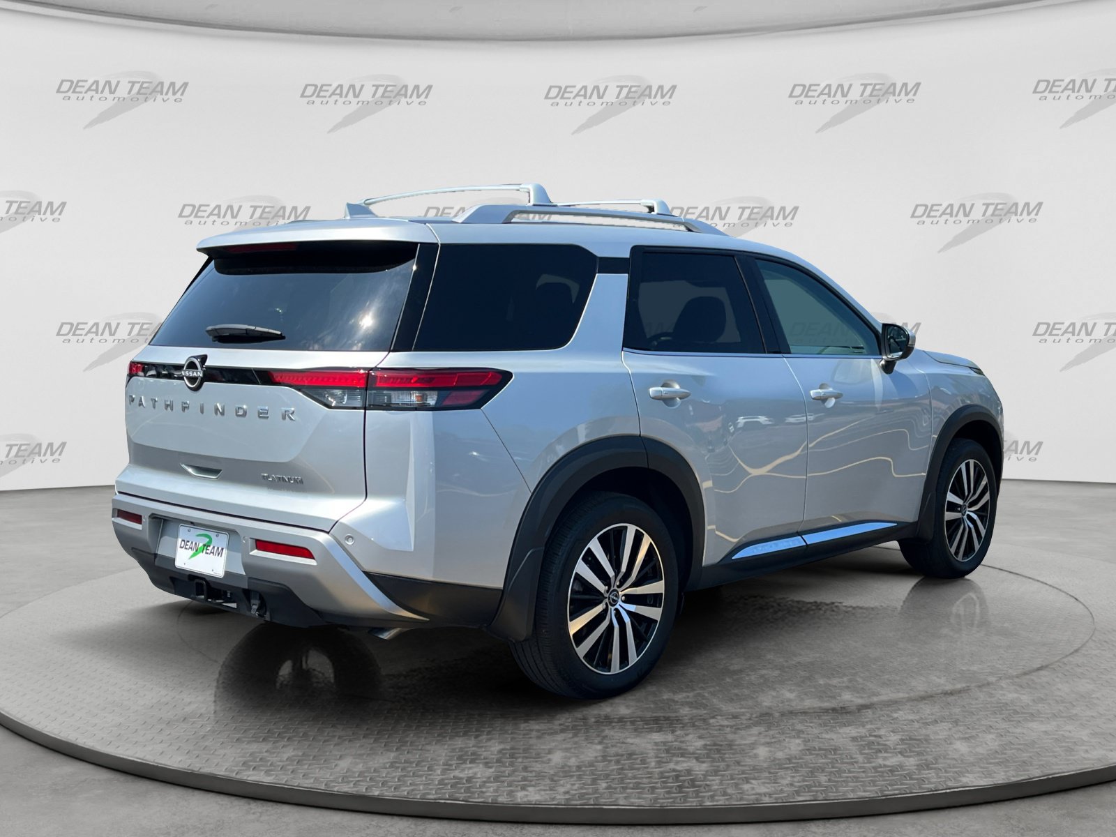 Used 2025 Nissan Pathfinder Platinum w/ Cargo Package FWD image 8