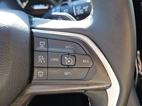 Used 2025 Jeep Grand Cherokee Limited image 22