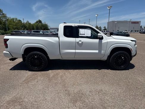 Certified 2023 Nissan Frontier SV w/ SV Convenience Package AWD/4WD image 6