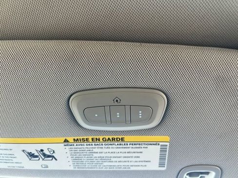 Used 2024 Chrysler Pacifica Limited image 33