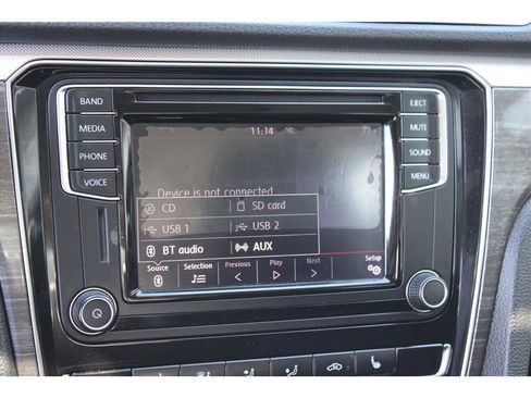 Used 2017 Volkswagen Passat 1.8T SE FWD image 22