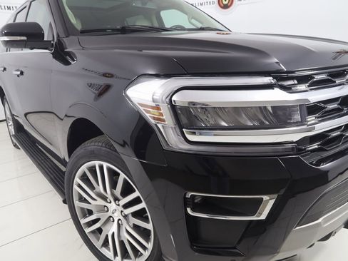 Used 2022 Ford Expedition Limited image 19