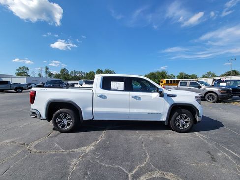 Used 2024 GMC Sierra 1500 SLT AWD/4WD image 6