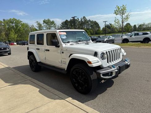 Used 2022 Jeep Wrangler Unlimited Sahara w/ Cold Weather Group AWD/4WD image 6