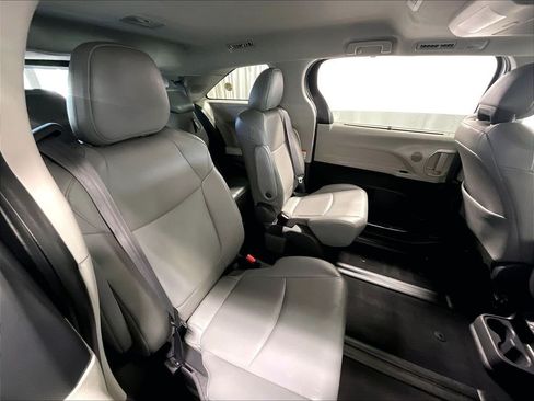 Used 2021 Toyota Sienna XLE w/ XLE Plus Package AWD/4WD image 16