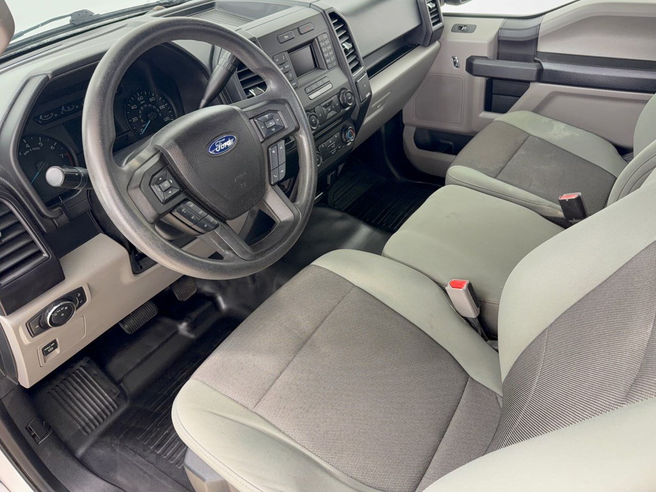 Used 2017 Ford F150 XL w/ Equipment Group 101A Mid RWD image 4