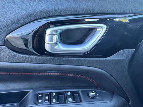 Used 2025 Jeep Compass Trailhawk image 20