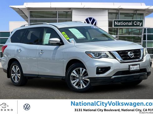 Used 2018 Nissan Pathfinder SL w/ Cargo Package FWD image 1