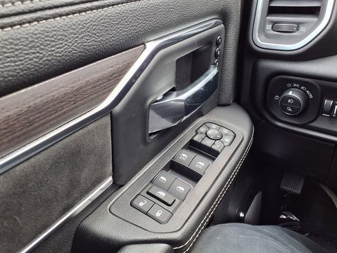New 2026 RAM 2500 Laramie AWD/4WD image 16