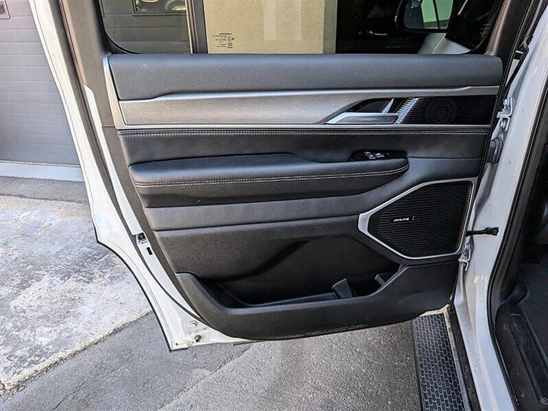 Used 2025 Jeep Wagoneer Series II w/ 8-Passenger Seating Package AWD/4WD image 25