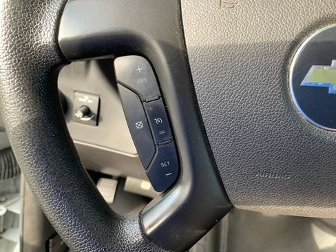 Used 2011 Chevrolet Express 2500 RWD image 26