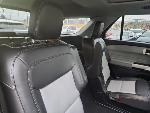 Used 2023 Ford Explorer XLT w/ Equipment Group 202A image 31