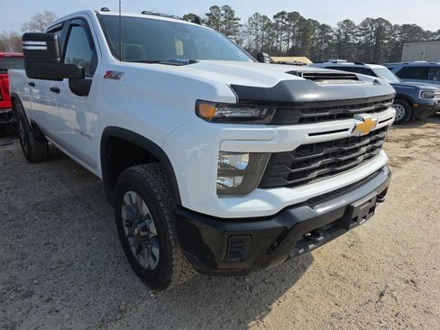 Used 2024 Chevrolet Silverado 2500 Custom w/ Custom Value Package image 2