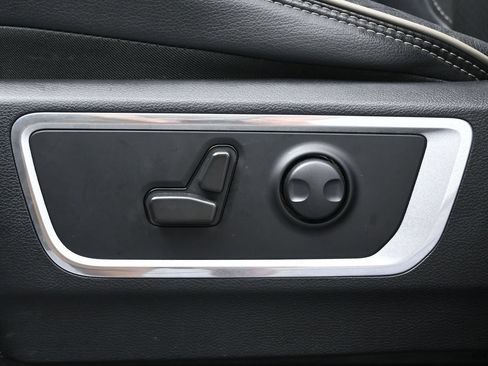 Used 2023 RAM 1500 Laramie AWD/4WD image 10