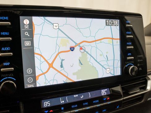 Used 2022 Toyota Sienna XLE Woodland Edition image 15