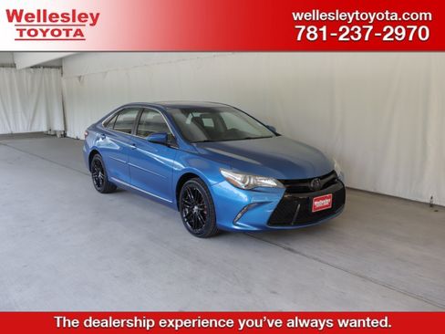 Used 2017 Toyota Camry SE w/ Moonroof Package FWD image 1