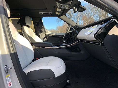 New 2026 Land Rover Range Rover Sport Dynamic SE image 15