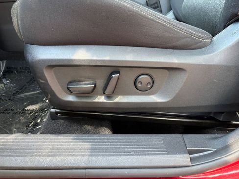 Used 2025 Nissan Rogue SV AWD/4WD image 22