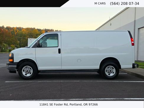 Used 2020 GMC Savana 2500 w/ Driver Convenience Package RWD image 3