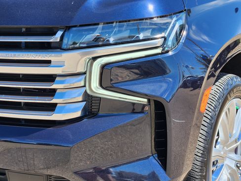 Used 2021 Chevrolet Suburban High Country AWD/4WD image 6