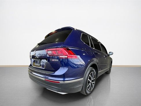 Used 2021 Volkswagen Tiguan SE w/ Panoramic Sunroof Package image 4