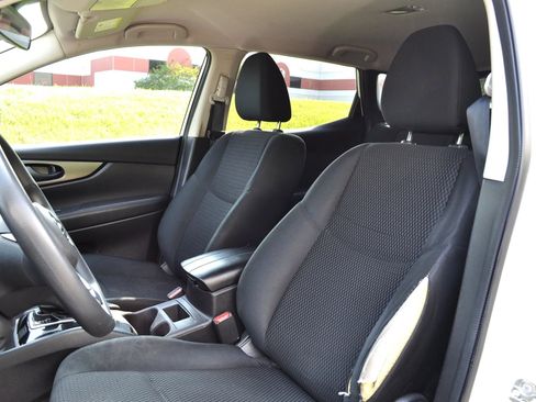 Used 2021 Nissan Rogue Sport S image 8