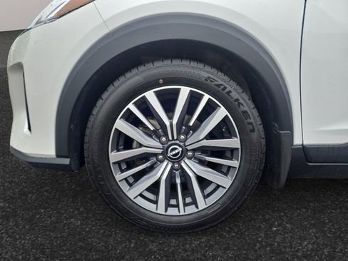 Used 2022 Nissan Kicks SV FWD image 4