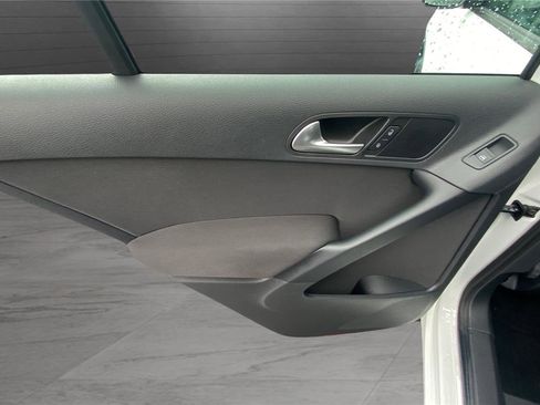 Used 2017 Volkswagen Tiguan S image 31