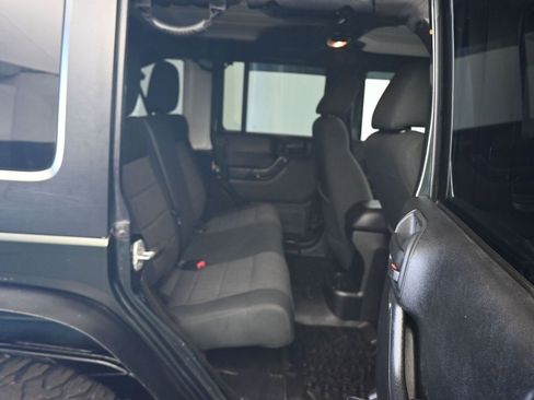 Used 2012 Jeep Wrangler Unlimited Sahara image 26