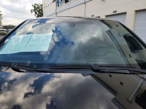 Used 2017 Porsche Cayenne Platinum Edition w/ Premium Package (PJV) image 20