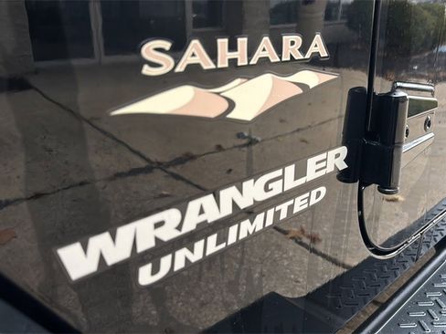 Used 2012 Jeep Wrangler Unlimited Sahara w/ Dual Top Group image 31