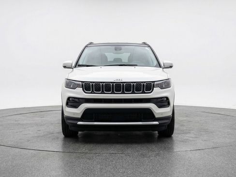 Used 2025 Jeep Compass Limited image 2