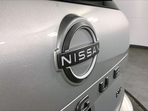 Used 2025 Nissan Rogue SV AWD/4WD image 29