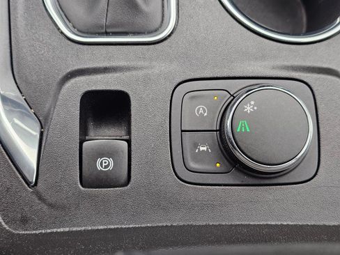 Used 2023 Chevrolet Traverse LT FWD image 41