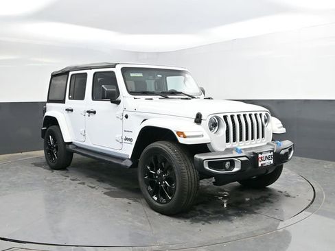 Used 2023 Jeep Wrangler Unlimited Sahara w/ Cold Weather Group AWD/4WD image 6