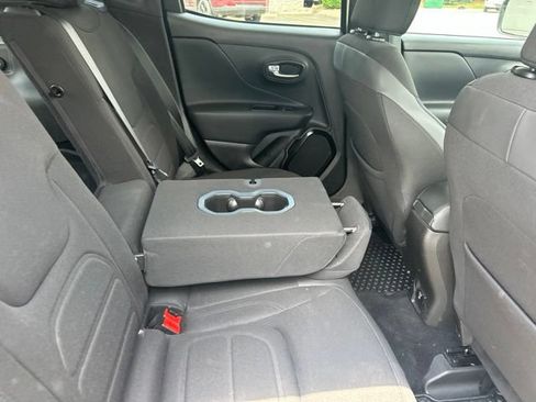 Used 2016 Jeep Renegade Latitude AWD/4WD image 8