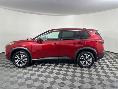 Used 2021 Nissan Rogue SV image 3