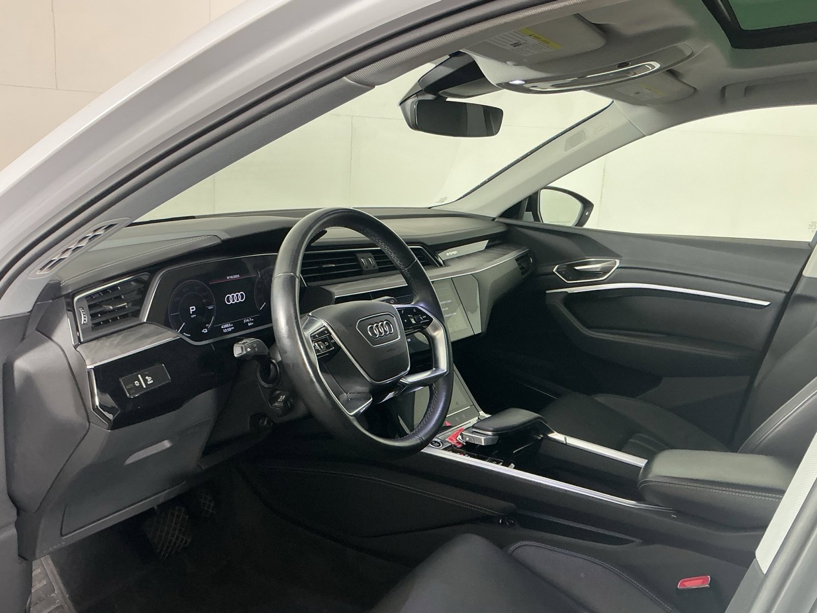 Used 2024 Audi Q8 e-tron Prestige w/ Prestige Package AWD/4WD image 10