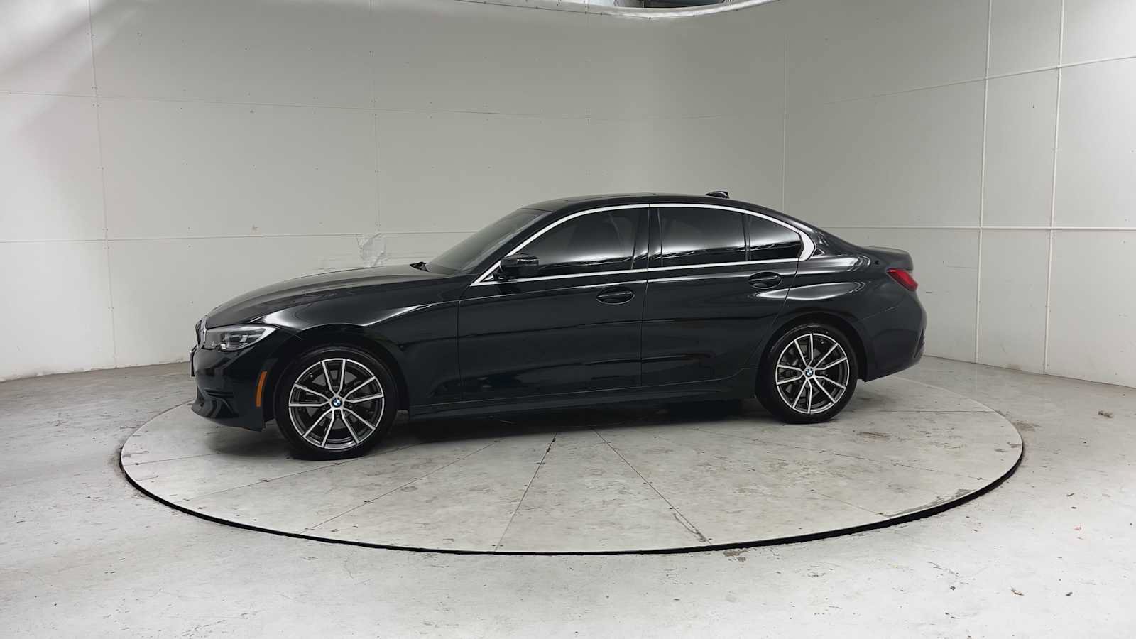Used 2021 BMW 330i xDrive Sedan w/ Convenience Package AWD/4WD image 4