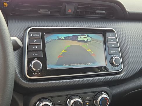 Used 2021 Nissan Kicks S image 18