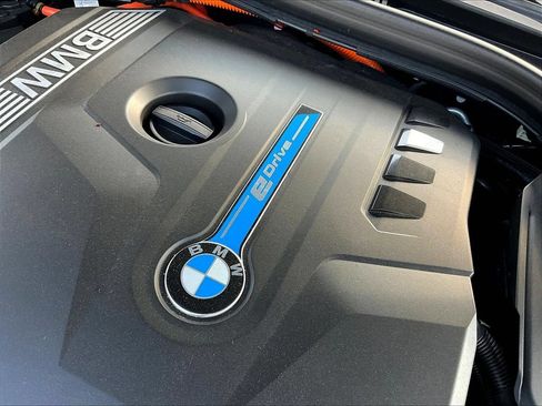 Used 2019 BMW 530e xDrive w/ Convenience Package AWD/4WD image 30