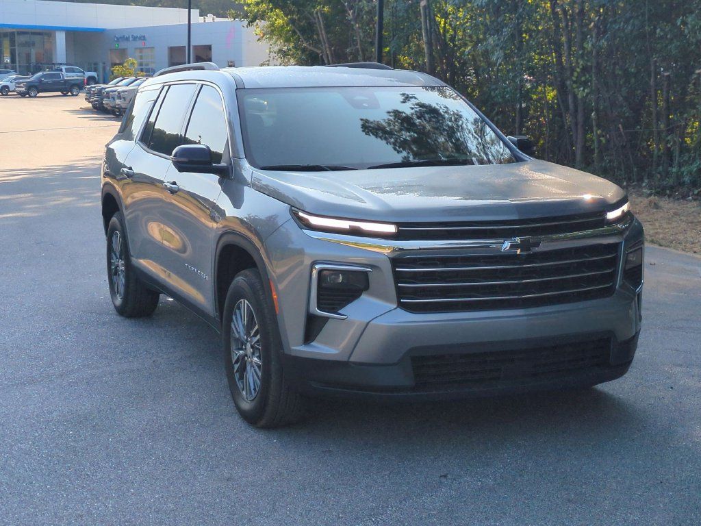 New 2027 Chevrolet Traverse LT w/ Driver Confidence Package AWD/4WD image 2