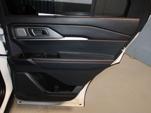 Used 2025 Ford Explorer ST AWD/4WD image 28