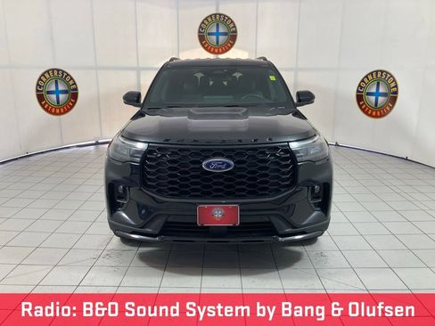 Used 2025 Ford Explorer ST-Line w/ ST-Line Street Pack image 11